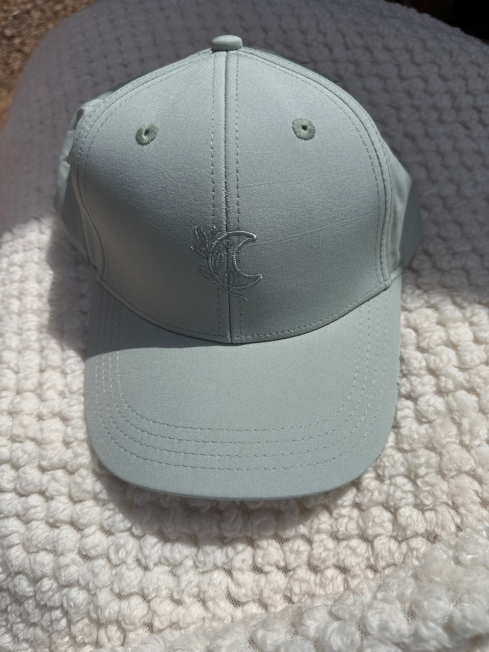 Women’s Logilates Ponytail Green High Low Criss Cross Back Yoga Pilates Cap NWT
